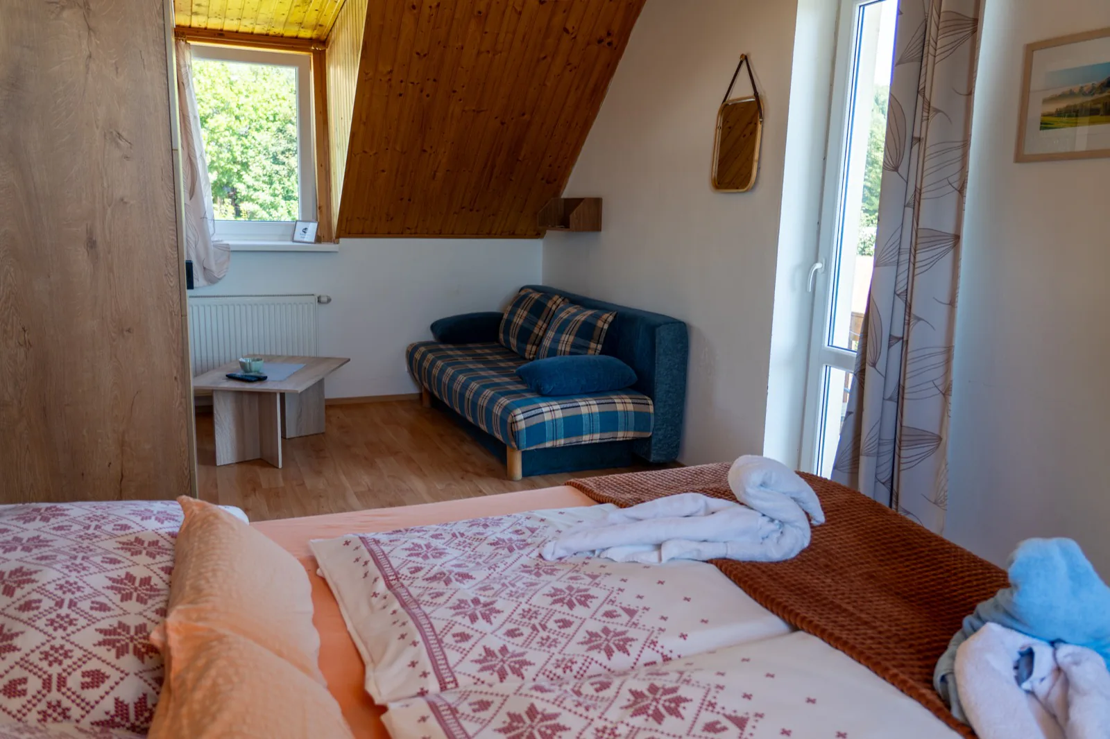 Dvojlôžková izba s balkónom, ďalší pohľad do izby